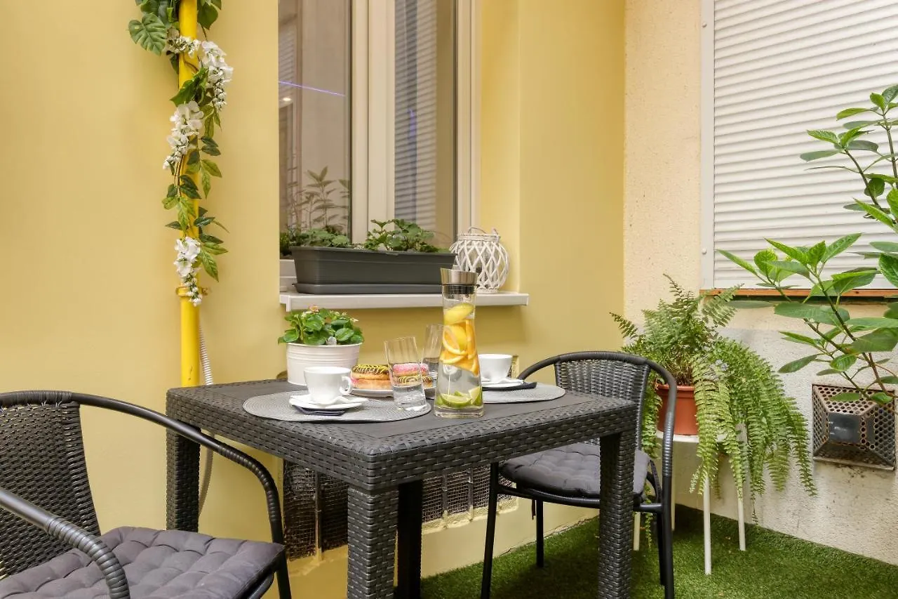B2 City Center, Dohany Street Budapest Apartment